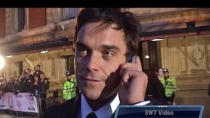 'Robbie Williams on fans phone at Fashion Rocks 2003'