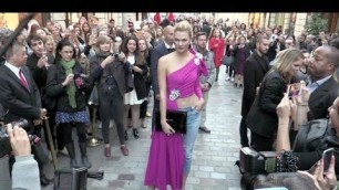 'Karlie Kloss looks lovely in Pink as she blesses the Fashion Week at the L’Oreal store in Paris'