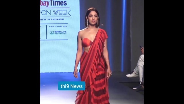 'Bollywood Actress Hottest Ramp Walk In Fashion Show | tbi9 Exclusive'