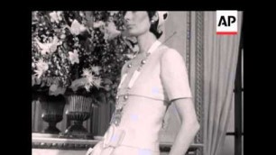 'SYND 03-02-69 FRENCH FASHION DESIGNER JEAN PATOU SHOWS HIS SPRING COLLECTION'