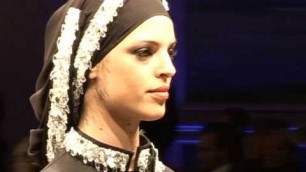 'video-arabic-Oriental chic: French fashion designers rethink...'