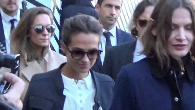 'Alicia VIKANDER @ Paris Fashion Week 5 october 2016 show Louis Vuitton'