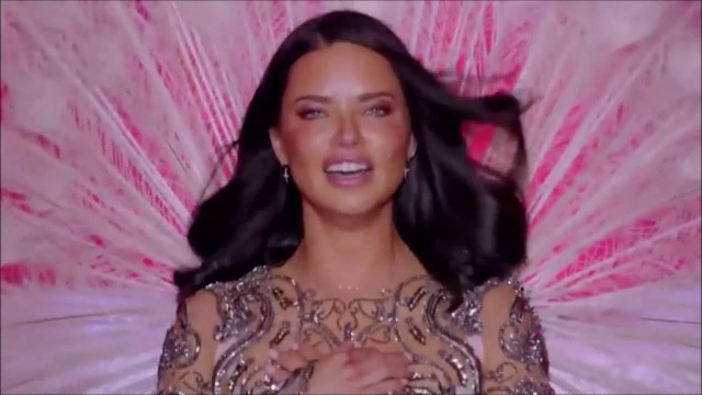 'Adriana Lima best runway'