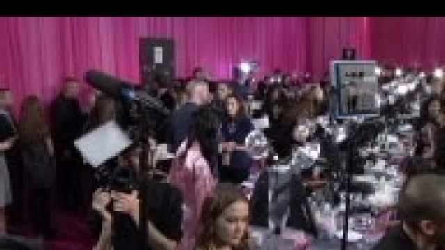 'Gigi Hadid, Martha Hunt and Adriana Lima talk backstage before the annual Victoria\'s Secret fashion'