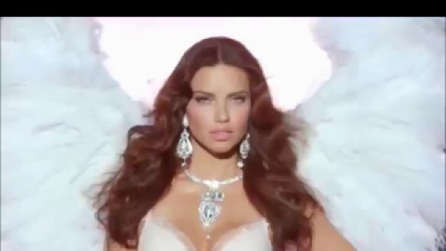 'Adriana Lima   Amazing Woman   Runway Victoria\'s Secret HD'